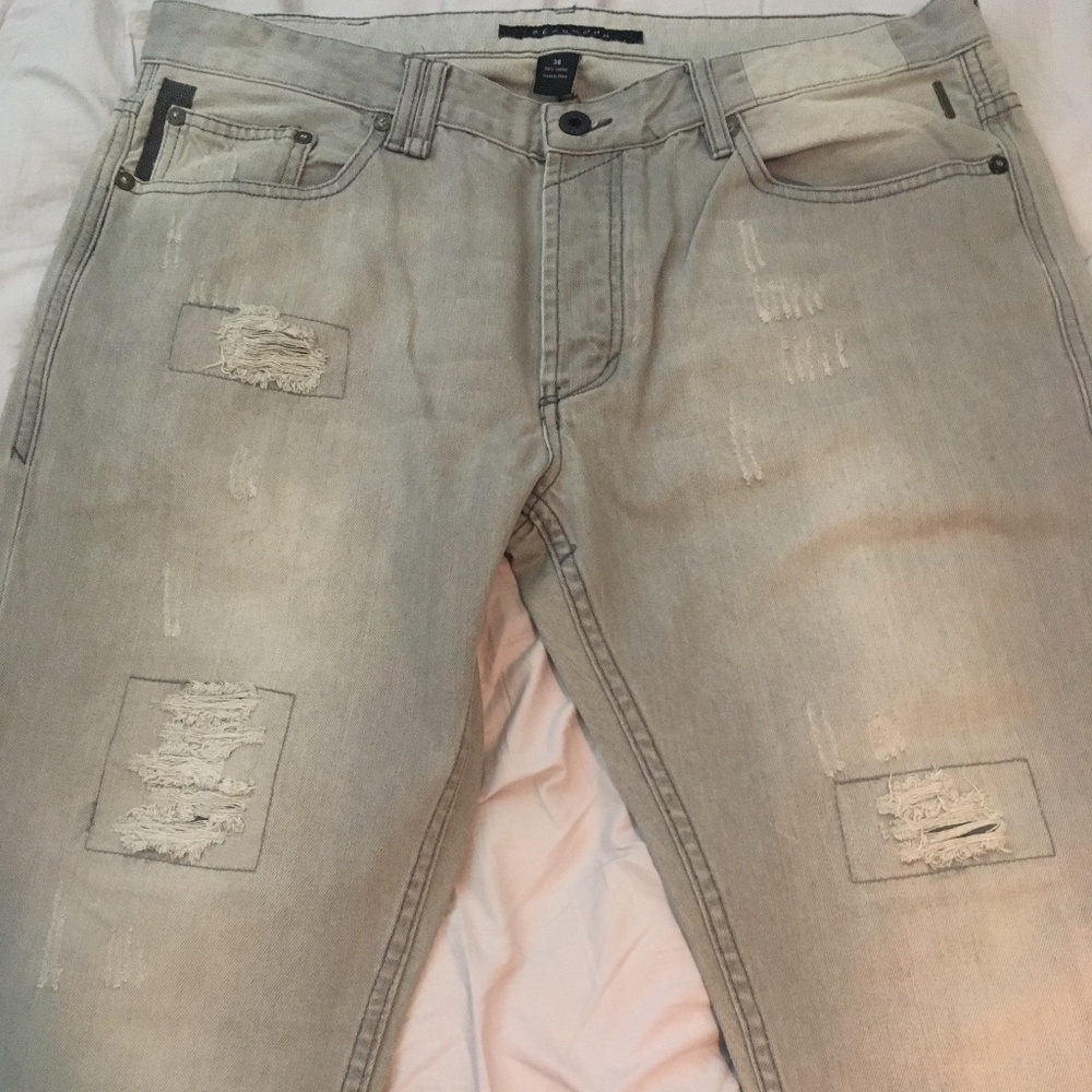 Like New! Sean John distressed light gray jeans